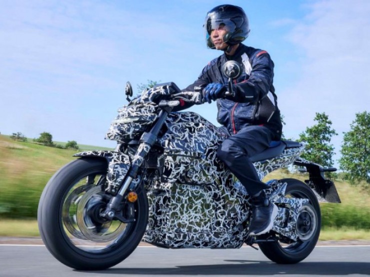 Môtô điện mới của Honda “ngụy trang” chạy thử nghiệm trên đường