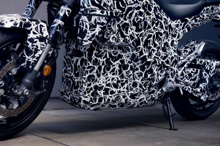 Môtô điện mới của Honda “ngụy trang” chạy thử nghiệm trên đường - 1