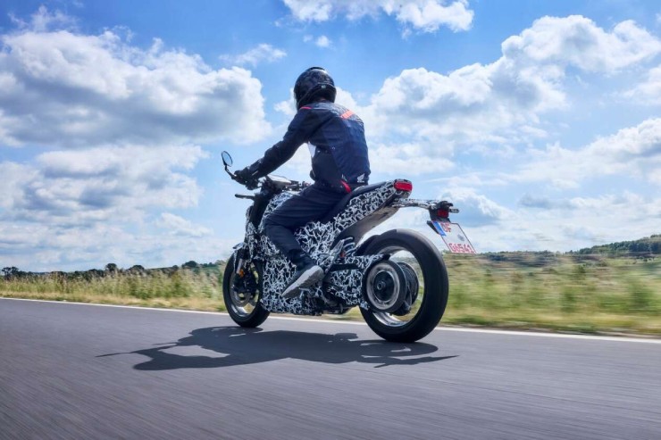 Môtô điện mới của Honda “ngụy trang” chạy thử nghiệm trên đường - 8
