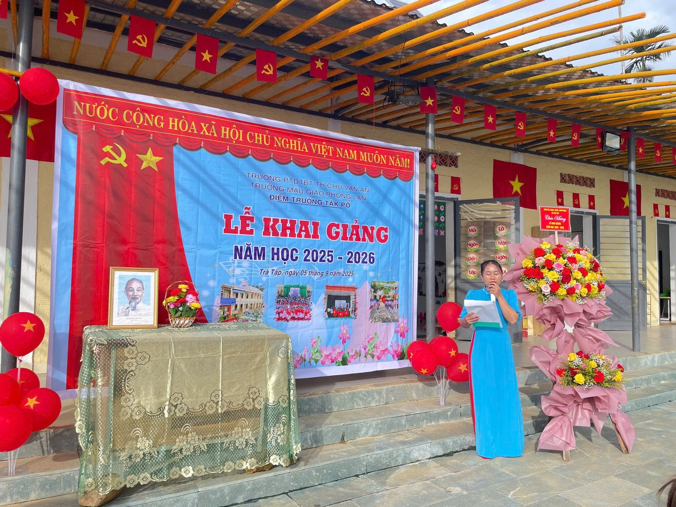 Hình ảnh tuyệt đẹp lễ khai giảng tại &#39;điểm trường trên mây’ ở Đà Nẵng - 3