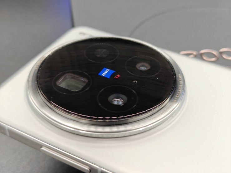 Zeiss tiếp tục hợp tác với vivo trên hệ thống camera của vivo X300 Ultra.