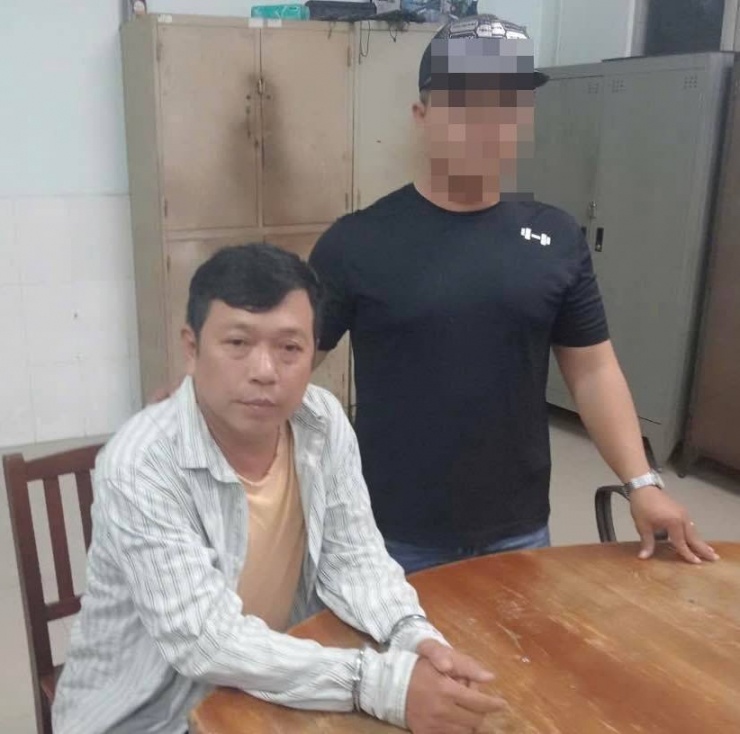 Nghĩa thời điểm bị bắt.