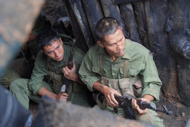 Một cảnh trong phim Mưa đỏ. Một cảnh trong phim Mưa đỏ.