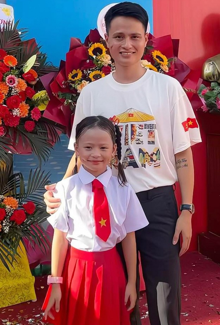 Khiếu múa hát của em bé song ca Mỹ Tâm ở đại lễ 2/9 - 2
