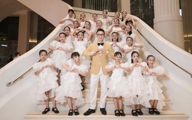 Khiếu múa hát của em bé song ca Mỹ Tâm ở đại lễ 2/9 - 5