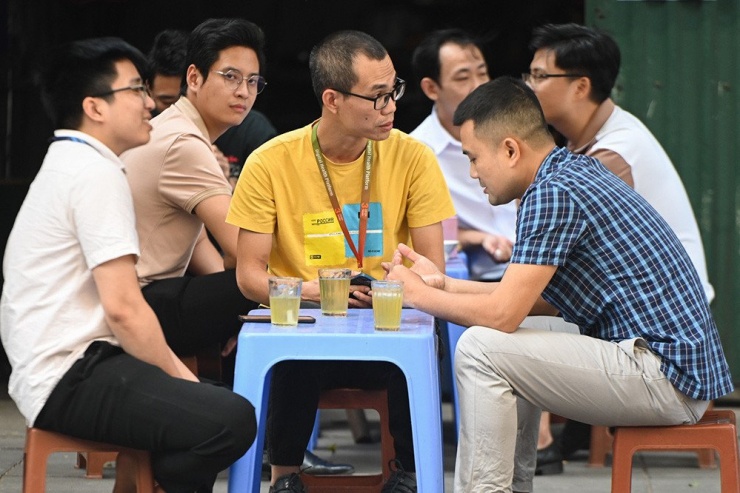 Trà đá là thức uống được nhiều người lựa chọn. Ảnh: Thạch Thảo