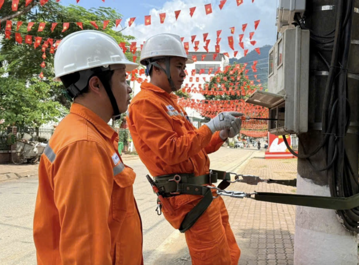 Tổng công ty Điện lực miền Bắc lưu ý mọi thắc mắc về hóa đơn điện sẽ được tiếp nhận, kiểm tra và xác minh minh bạch. Ảnh: EVNNPC