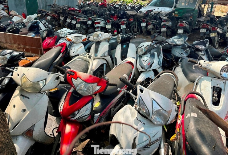 Còn bạt ngàn xe máy tại bãi xe bị cháy dưới gầm cầu Vĩnh Tuy - 3