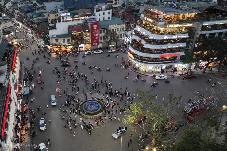 Quảng trường Đông Kinh Nghĩa Thục sau chỉnh trang - 2