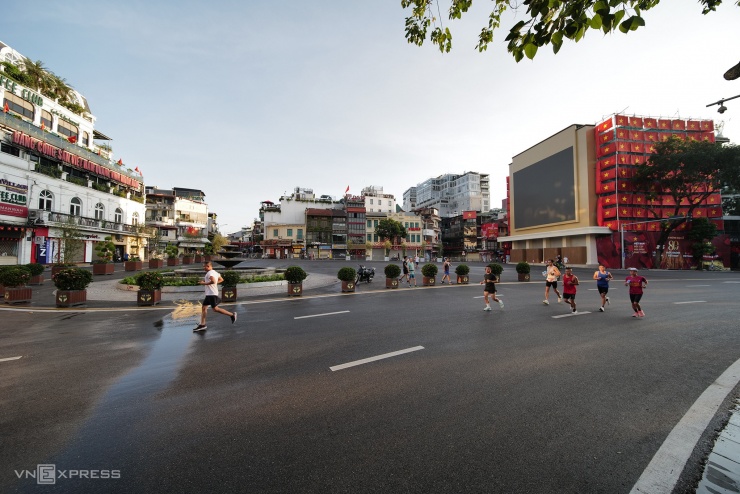 Quảng trường Đông Kinh Nghĩa Thục sau chỉnh trang - 1