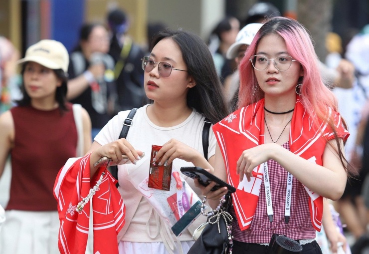 Hàng vạn người đổ đi xem concert cuối cùng của 33 anh tài - 5