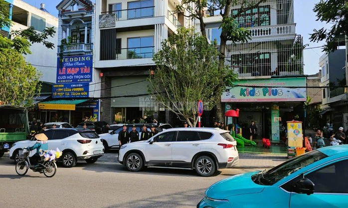Hàng chục cảnh sát phong tỏa, khám xét nhà 1 dân anh chị không kém Tuấn "thần đèn" ở Thanh Hóa - 3