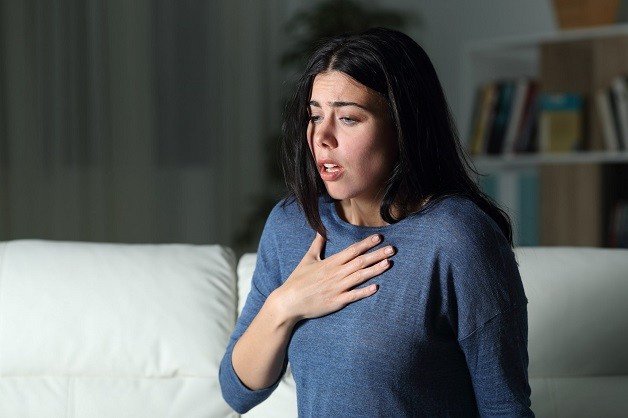 Không phải tất cả các bệnh lý của tim đều có triệu chứng rõ ràng. Một số triệu chứng thậm chí còn không xuất hiện ở ngực và không phải dễ thấy chính xác điều gì đang diễn ra. Điều này đặc biệt chính xác trong trường hợp người từ 60 tuổi trở lên, thừa cân hoặc bị tiểu đường, mỡ máu vượt ngưỡng hay huyết áp cao. Ảnh minh họa: Internet