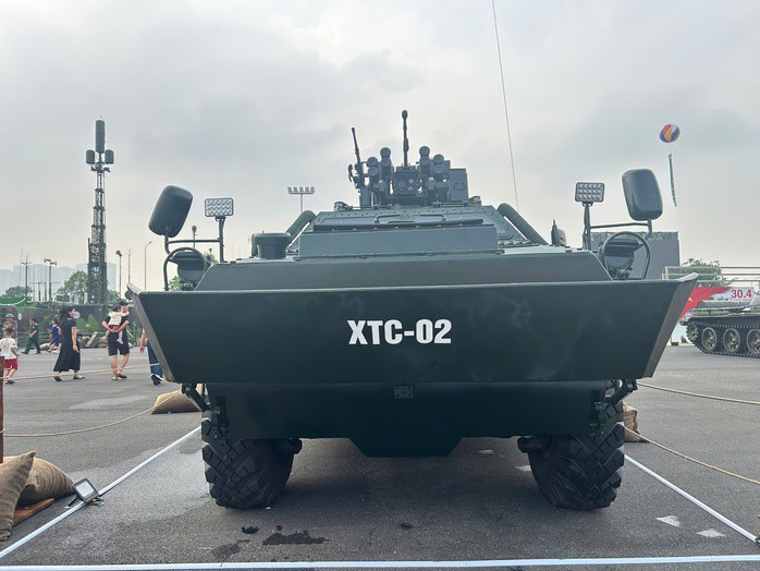 Về khả năng vận hành, XTC-02 đạt vận tốc tối đa 95 km/giờ trên đường nhựa, 12 km/giờ khi bơi, dự trữ hành trình lên đến 800 km.
