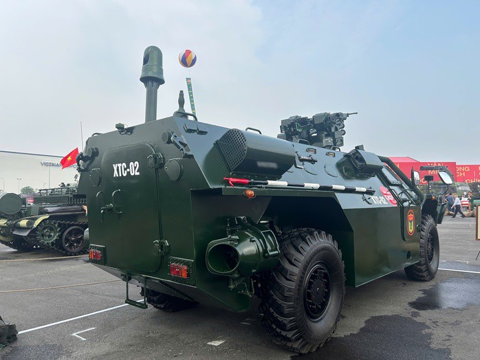 Xe có chiều dài 7,185 m, rộng 2,76 m, cao 2,225 m