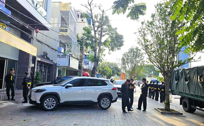 Hàng chục cảnh sát phong tỏa, khám xét nhà 1 dân anh chị không kém Tuấn "thần đèn" ở Thanh Hóa - 2
