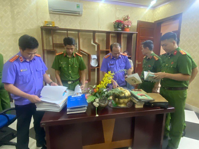 Bắt 2 lãnh đạo doanh nghiệp câu kết với trùm giang hồ Ý "ẻng" - 2