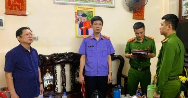 Bắt 2 lãnh đạo doanh nghiệp câu kết với trùm gi...