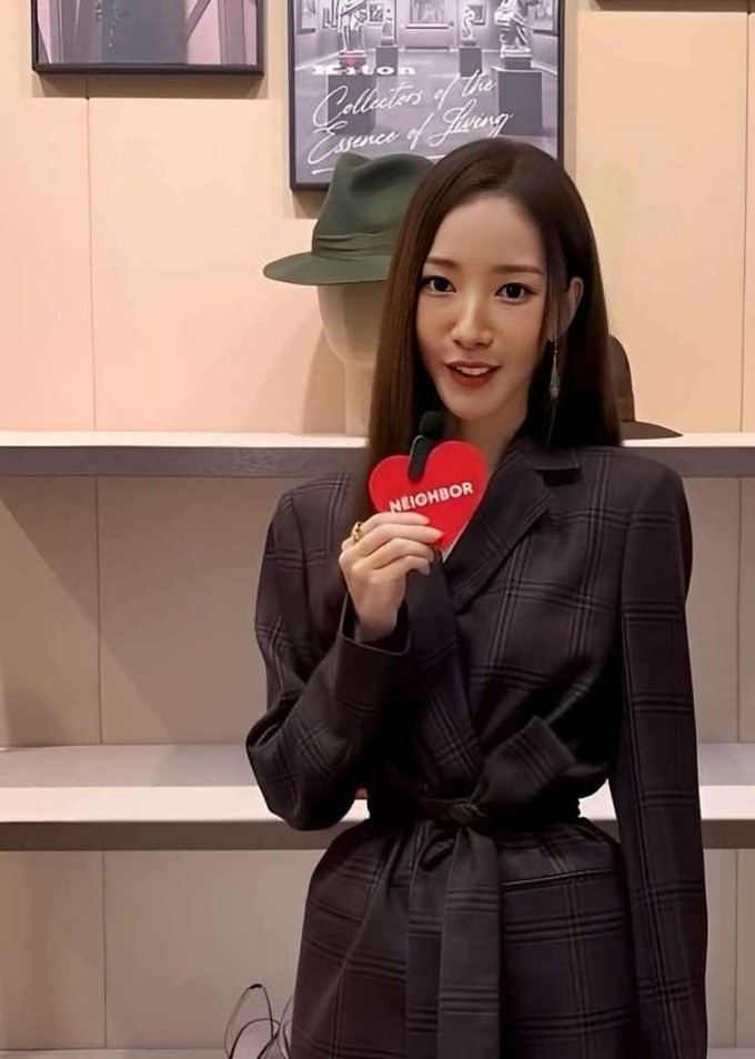 Diện mạo khác lạ của Park Min Young khi tham dự sự kiện hôm 3/9. Ảnh chụp màn hình