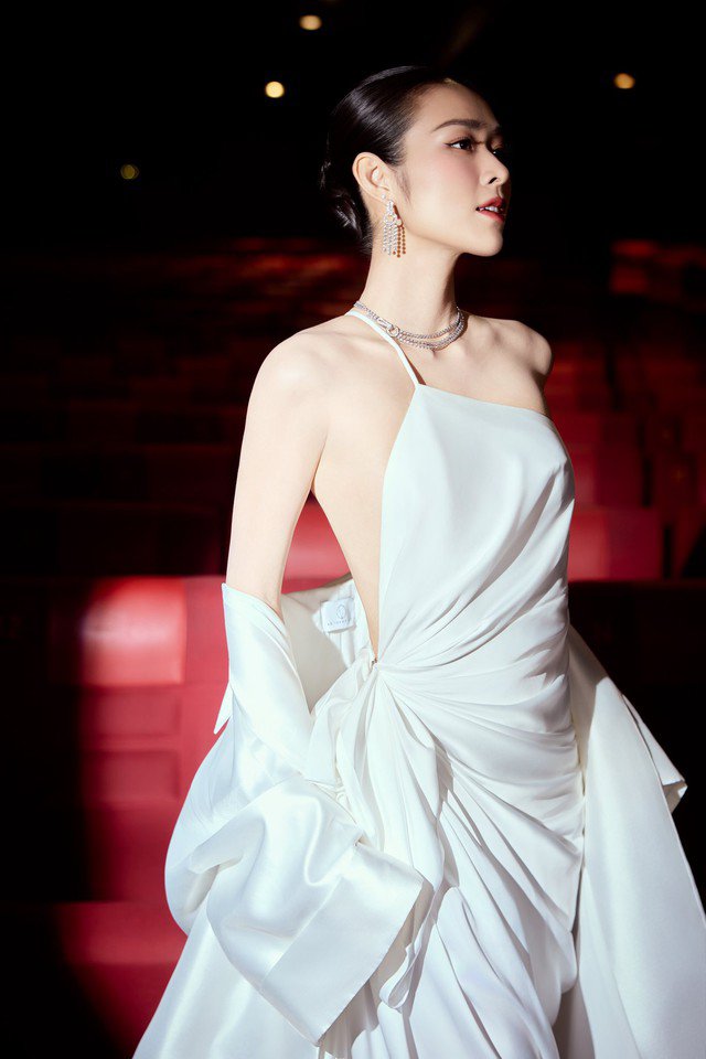 Đằng sau vai diễn thành công, Diệp Bảo Ngọc còn là mỹ nhân trong làng điện ảnh bởi sắc vóc xinh đẹp.