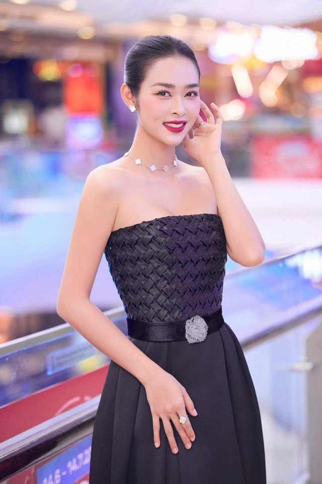 Nhờ chăm tập gym, yoga nên nữ diễn viên phim "Làm giàu với ma: Cuộc chiến hột xoàn" có được sắc vóc hoàn hảo.