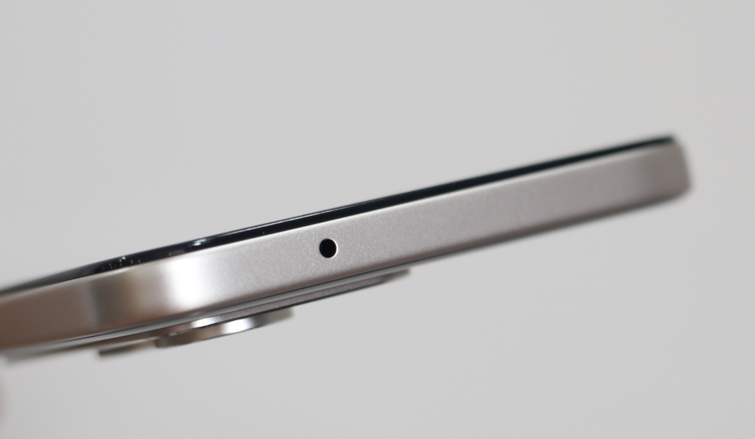 Xiaomi Redmi 15 pin 7.000mAh, giá từ 4,8 triệu đồng có đáng tiền? - 3