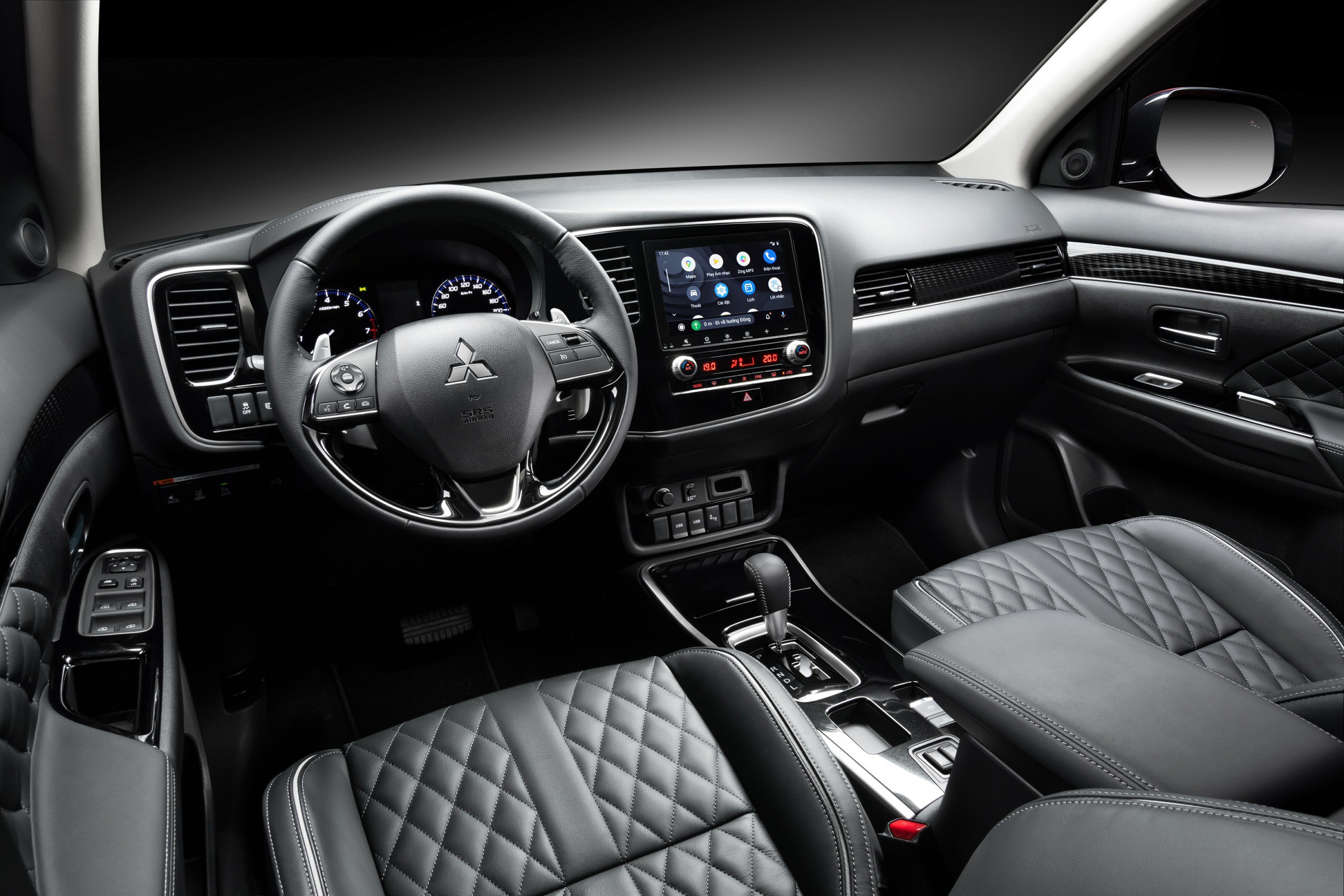 So sánh Mazda CX-8 và Mitsubishi Outlander: SUV tầm giá 1 tỷ đồng chọn xe nào phù hợp? - 12