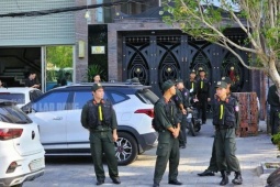 Tin tức trong ngày - Hàng chục cảnh sát phong tỏa, khám xét nhà 1 dân anh chị không kém Tuấn "thần đèn" ở Thanh Hóa