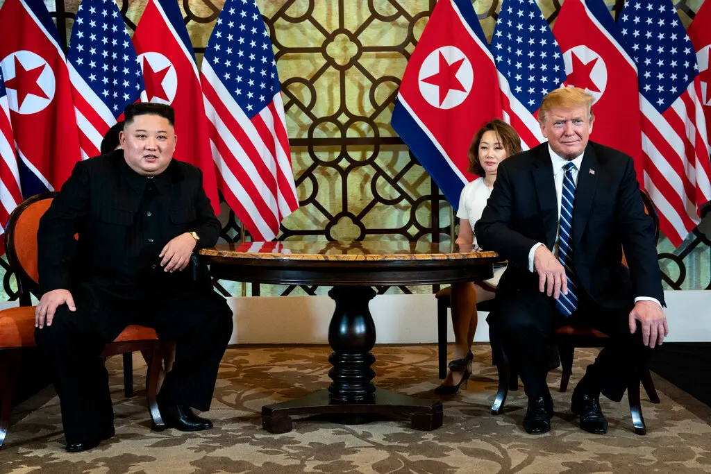 Ông Trump và ông Kim gặp nhau tại hội nghị thượng đỉnh Mỹ - Triều Tiên vào tháng 2/2019. Ảnh: NYT.