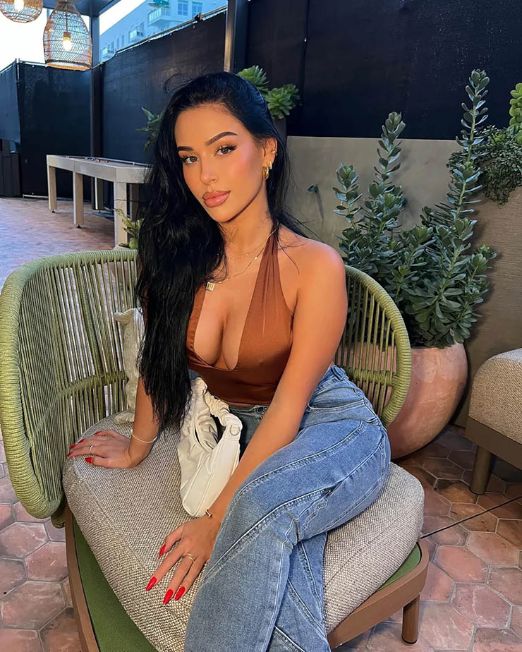 Jude Bellingham du hí trên du thuyền ở Italia, bạn gái khoe 3 vòng bốc lửa - 9