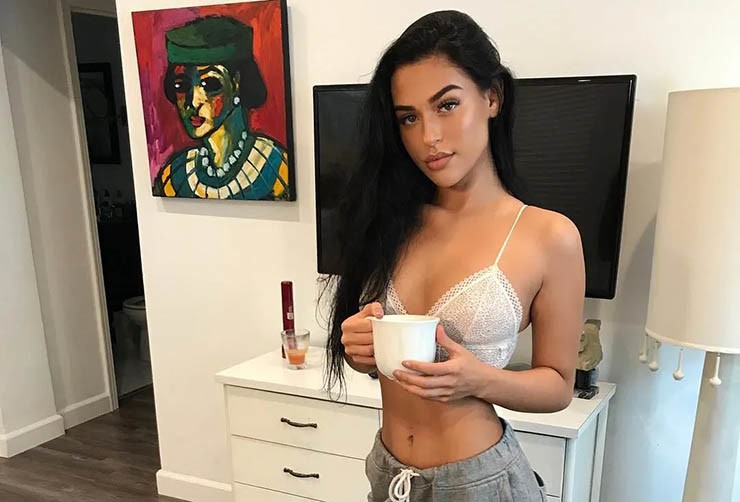 Jude Bellingham du hí trên du thuyền ở Italia, bạn gái khoe 3 vòng bốc lửa - 15