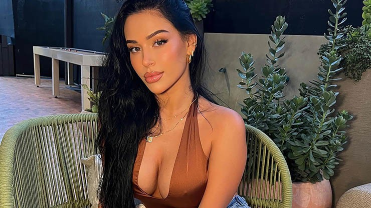 Jude Bellingham du hí trên du thuyền ở Italia, bạn gái khoe 3 vòng bốc lửa - 14