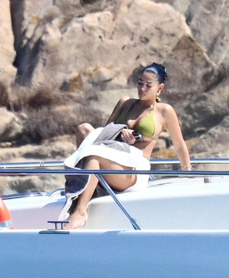 Bellingham và bạn gái trên du thuyền