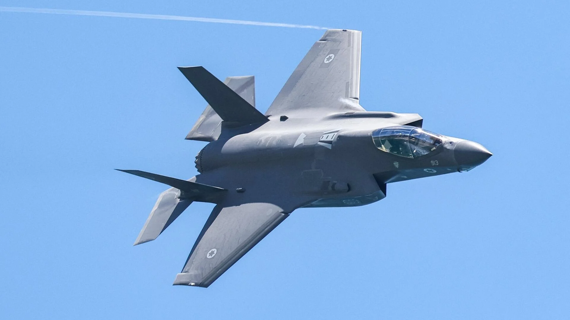 Chính quyền Tổng thống Mỹ Donald Trump hôm 5/9 đã triển khai 10 tiêm kích F-35 tới gần Venezuela. Ảnh: CBS News.
