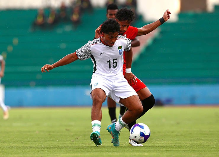 Trận đấu giữa U23 Bangladesh (áo trắng) và U23 Yemen diễn ra căng thẳng