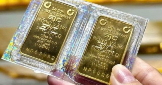 Giá vàng miếng SJC thị trường tự do đột ngột rơ...