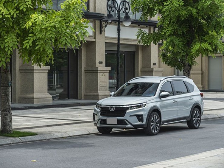 Giá xe Honda BR-V cập nhật tháng 9/2025, ưu đãi 50% phí trước bạ