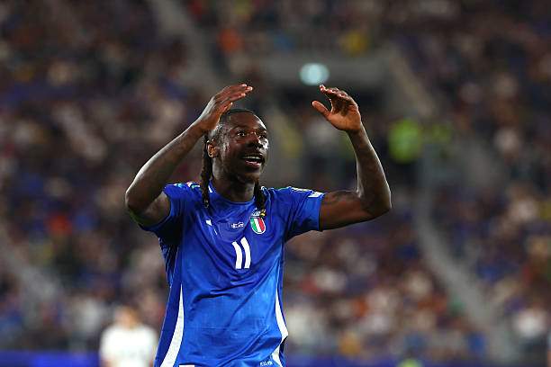 Kean và các cầu thủ Italia có rất nhiều cơ hội ghi bàn ở hiệp 1 nhưng bỏ lỡ tất cả