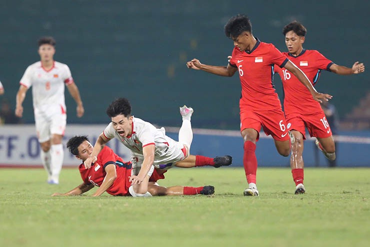 Họp báo U23 Việt Nam đấu U23 Singapore: HLV Kim Sang Sik tự hào về chiến thắng - 3