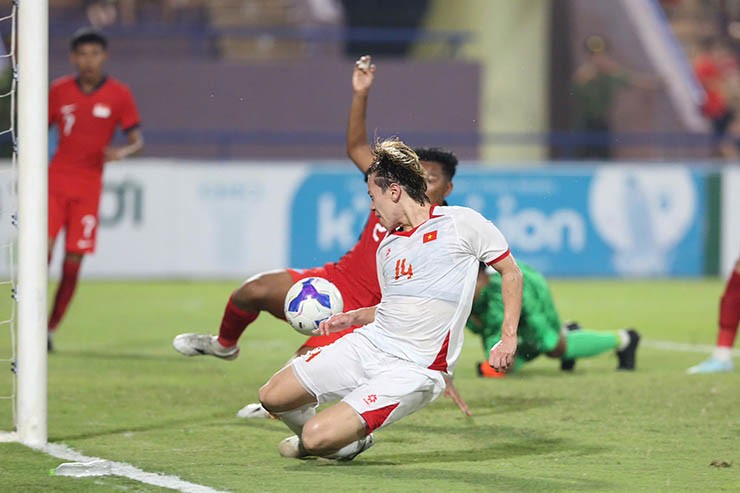 Trực tiếp bóng đá U23 Việt Nam - U23 Singapore: Đội khách chỉ còn 10 người, chấp nhận thất bại (Hết giờ) - 5