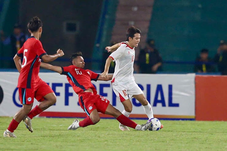 Trực tiếp bóng đá U23 Việt Nam - U23 Singapore: Đội khách chỉ còn 10 người, chấp nhận thất bại (Hết giờ) - 8