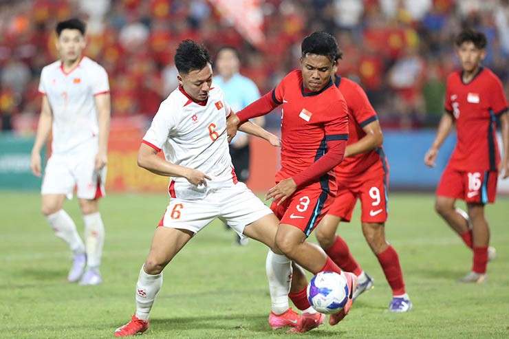 Trực tiếp bóng đá U23 Việt Nam - U23 Singapore: Đội khách chỉ còn 10 người, chấp nhận thất bại (Hết giờ) - 10