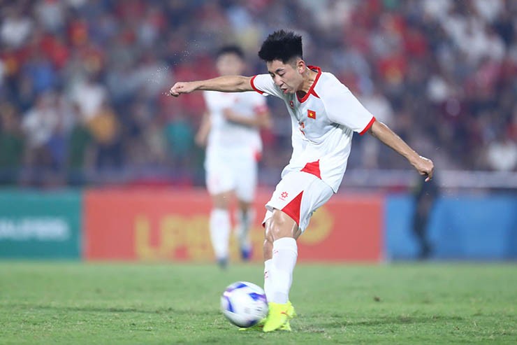 Trực tiếp bóng đá U23 Việt Nam - U23 Singapore: Đội khách chỉ còn 10 người, chấp nhận thất bại (Hết giờ) - 9