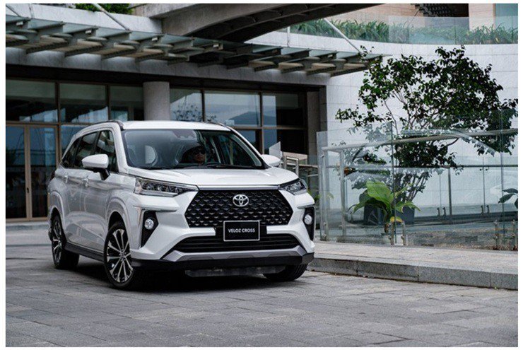 Chọn MPV 7 chỗ xanh: Veloz Cross, Stargazer Hay XL7 Hybrid? - 2