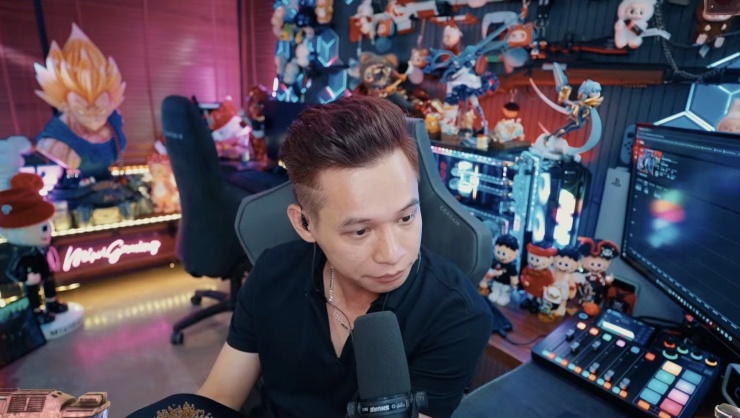 Sau khi lộ clip hút shisha, Độ Mixi đã livestream nhận lỗi. Ảnh: Chụp màn hình 