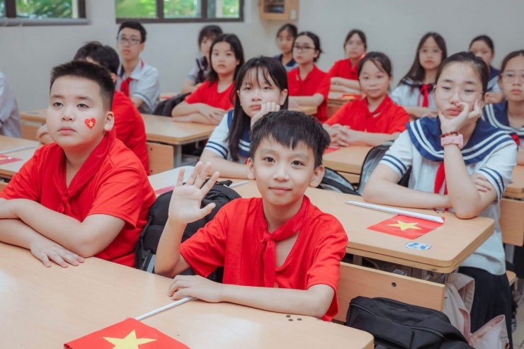 Học sinh Trường THCS - THPT Lương Thế Vinh trong ngày khai giảng năm học mới.
