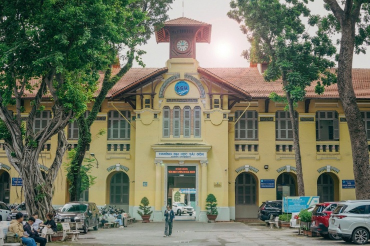 Ghé thăm trường đại học duy nhất có tòa nhà cổ gần 120 năm tuổi ở TPHCM - 1