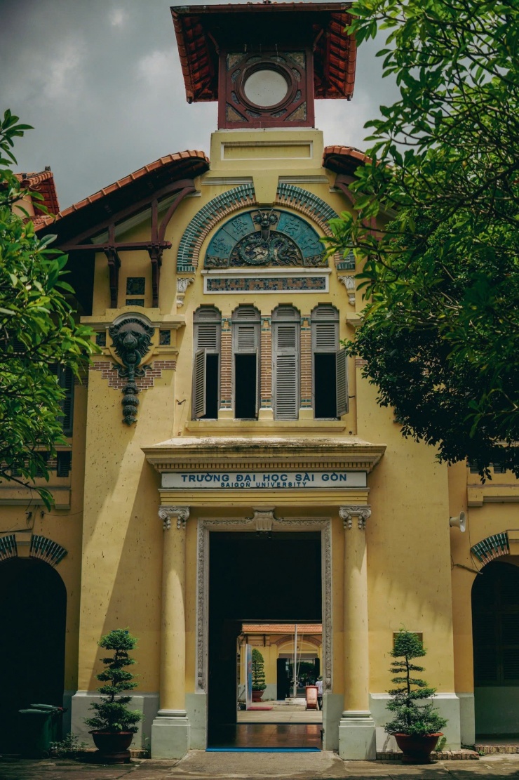 Ghé thăm trường đại học duy nhất có tòa nhà cổ gần 120 năm tuổi ở TPHCM - 8