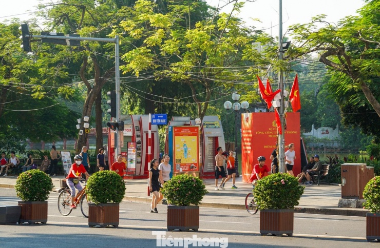 Ngỡ ngàng trước diện mạo mới của Quảng trường Đông Kinh Nghĩa Thục - 7