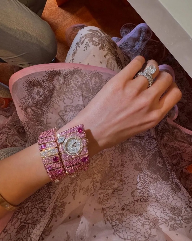Tủ đồ triệu USD của 'Nữ hoàng RichTok' - 9